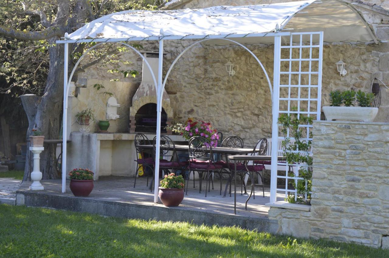 Le Mas Du Chat Bed and Breakfast Cavaillon Eksteriør billede